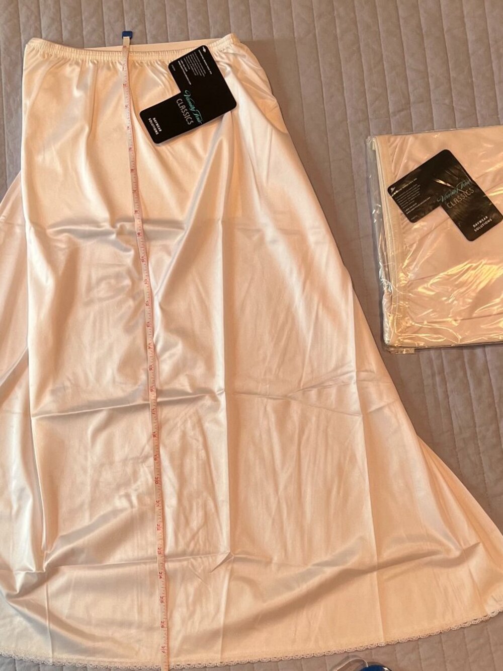 2 New Vanity Fair Classics 28" white half slips - Picture 2 of 4